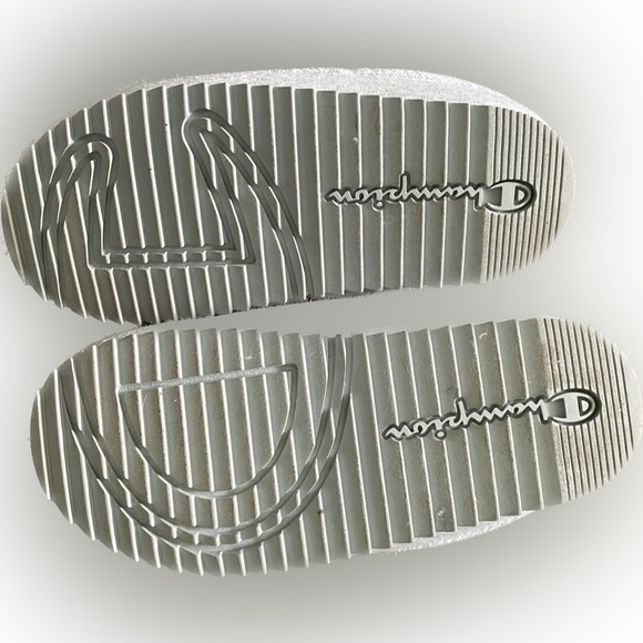 Champion Fleece Slippers - Size 10 - EUC - Picture 3 of 6